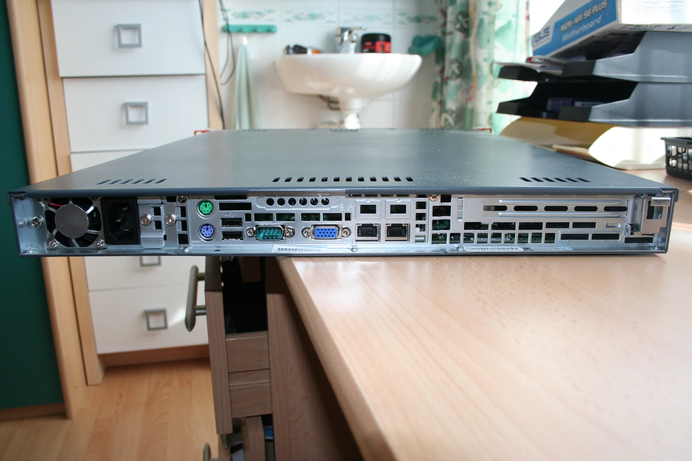 Achterzijde van de oude ProjectMC-rackserver